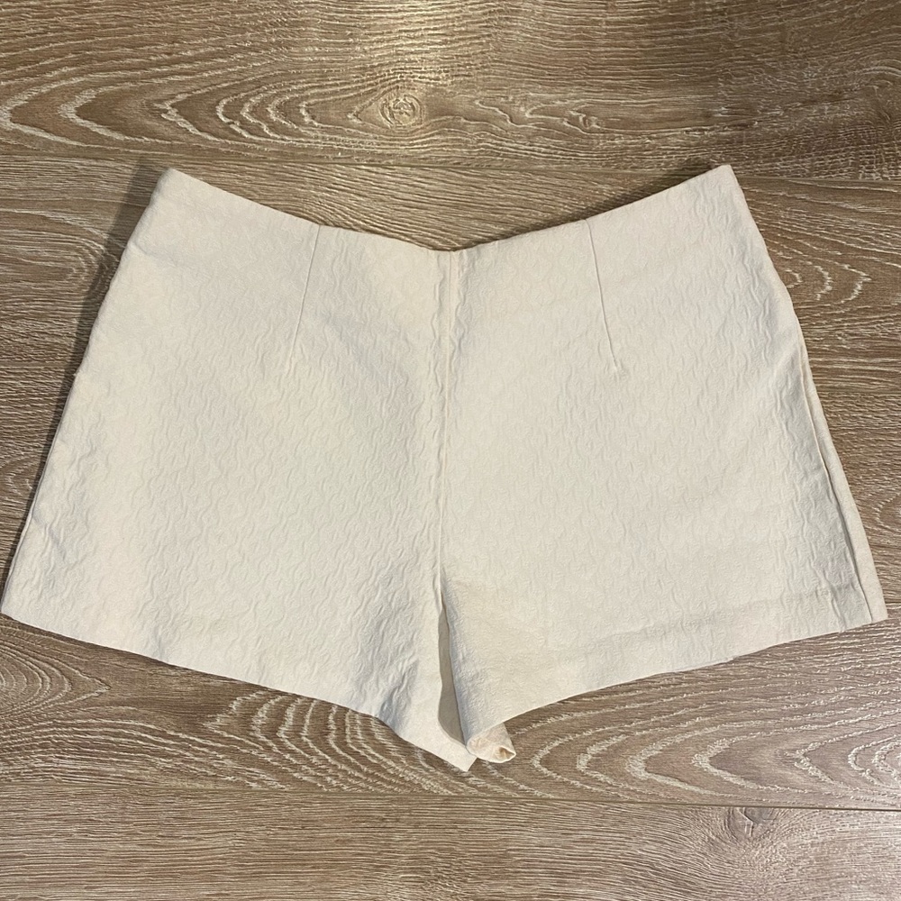 Cream Shorts - Picture 4 of 5